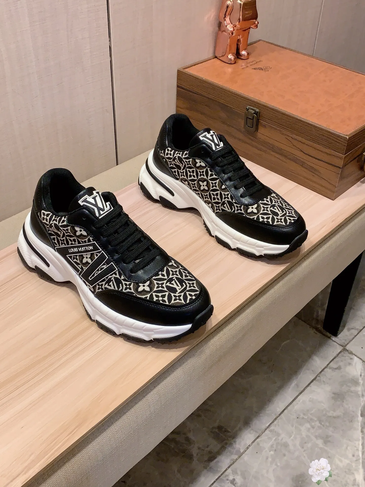 Men's Men's Shoes 💰460💰💰🎩🎩[Lightning][Lightning] "Lv*" The latest and most popular casual shoes, top brands [Seduce] Luxury ~ Purchasing Agency, Top ~ Quality. [Strong] The upper is made of imported breathable cowhide with material ➕ breathable sheepskin feet (•) and fine workmanship. The original stylish and stylish soft rubber wear-resistant and non-slip outsole is light and comfortable on the feet. The real thing looks better when photographed in person. 111: code: 38-44, 3️⃣ colors selected